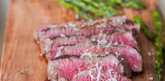 Steak tagliata op de BBQ met groene asperges